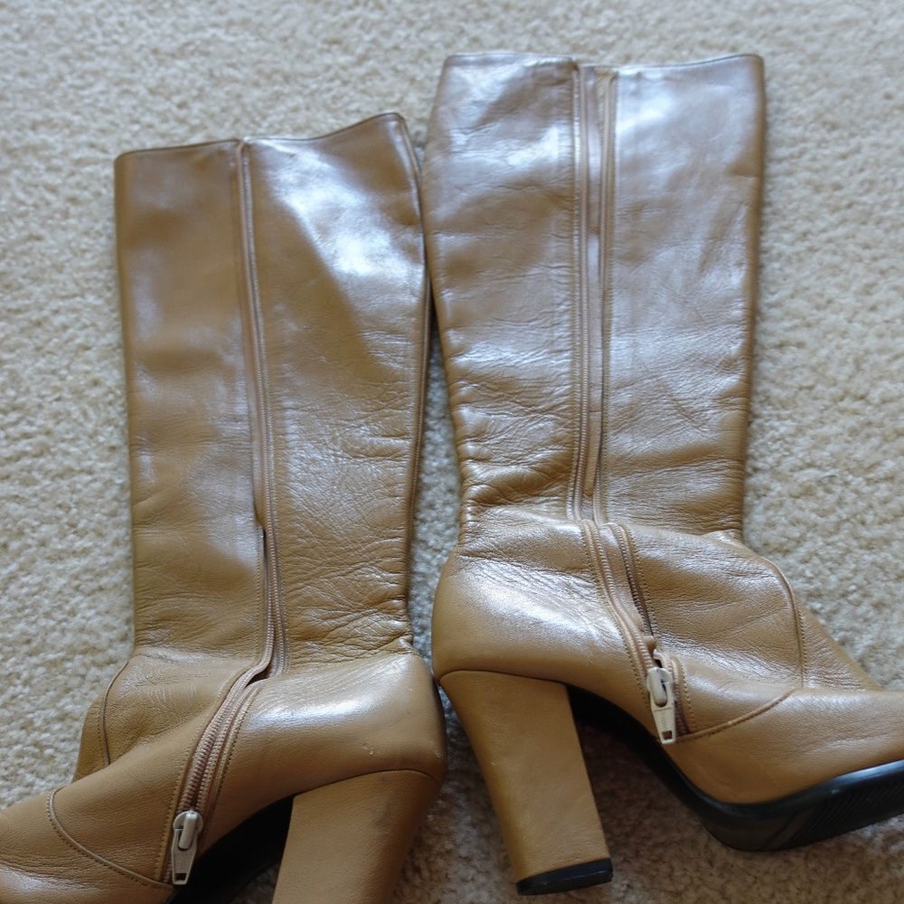 Heeled Boot - Picture 2 of 3